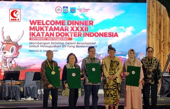 IDI Anugerahkan Penghargaan Abdulrachman Saleh untuk [Alm] dr. Joserizal Jurnalis