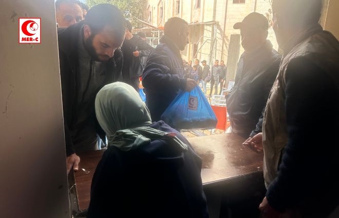 MER-C Salurkan Bantuan Paket Makanan Pokok untuk Staf RS Indonesia di Gaza
