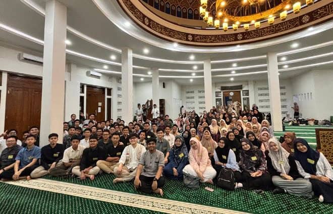 Relawan MER-C berbagi pengalaman bertugas di Gaza dengan mahasiswa FK UIN Jakarta.