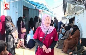 Pelayanan kehamilan oleh relawan MER-C di Klinik Giving Without Borders.