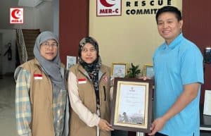 Donasi MER-C Indonesia untuk Palestina jelang Waisak.