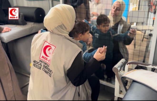 Layanan Fisioterapi Klinik GWB Hadirkan Harapan bagi Warga Gaza untuk Pulih